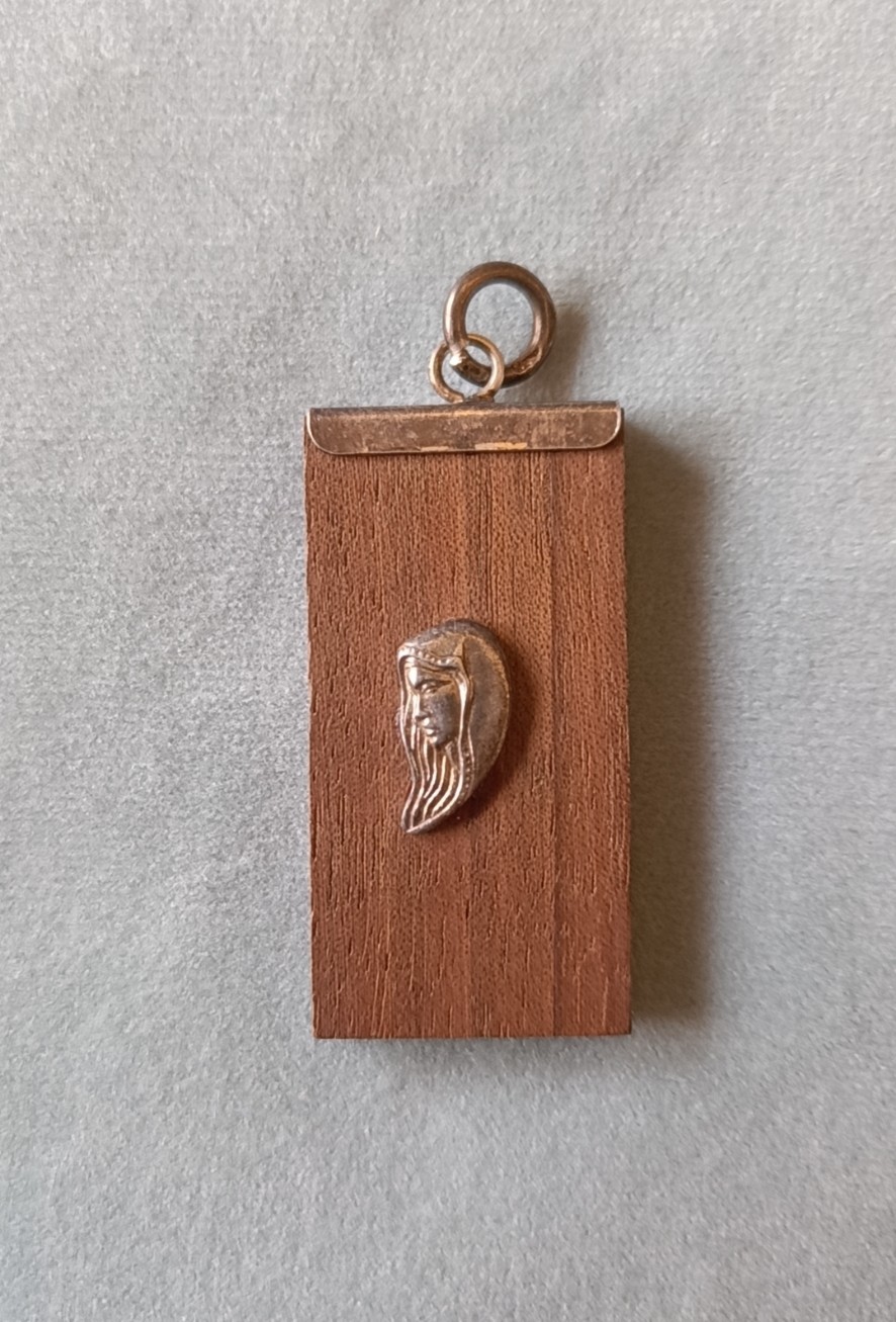 欧洲吊坠专场十一期 宗教银吊坠925银，木托，4x2cm
