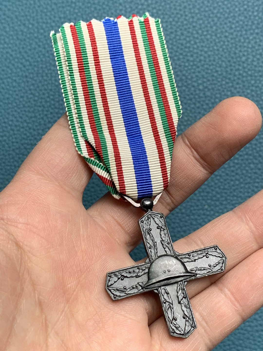 《竞宝斋》第154场-周日，周一，周四 3场 (全场包邮) 意大利维托里奥 维尼 十字勋章 品相一流