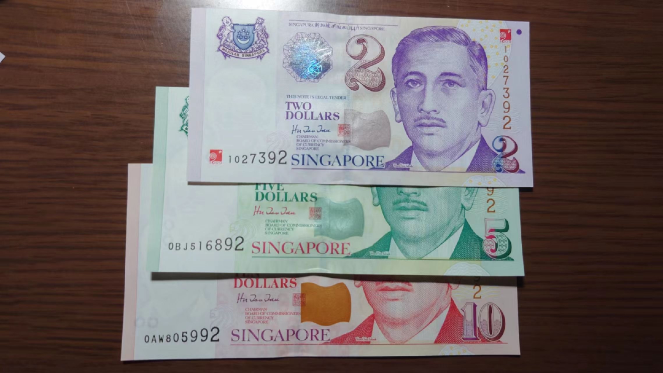 【世界钱币收藏】精选微拍第58期暨2023年第五期 新品裸钞评级币混合场 新加坡人像版纸币2+5+10元首签（胡赐道）全新绝品尾二同92 其中2元为纪念钞