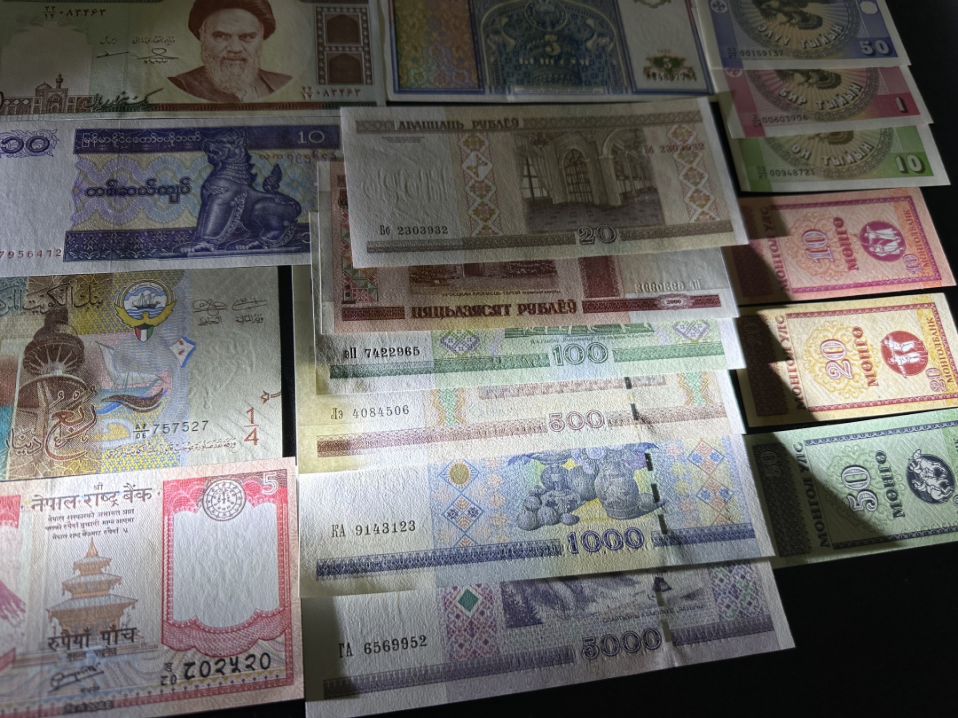 《外钞收藏家》第二百六十一期（连拍第一场） 30张精美纸币一起 全新UNC