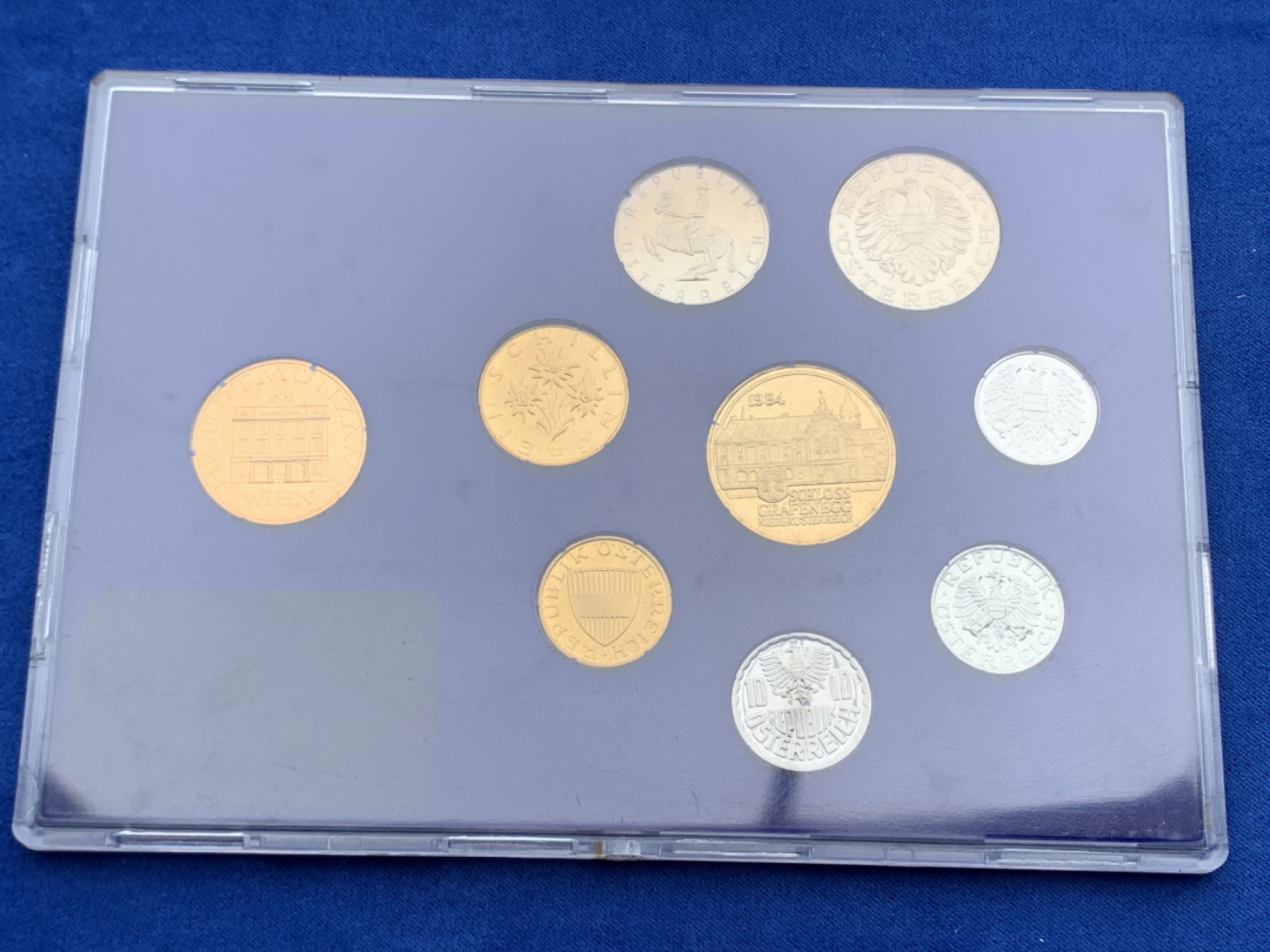 《竞宝斋》第154场-周日，周一，周四 3场 (全场包邮) 奥地利1984年 精制币八枚和一枚章