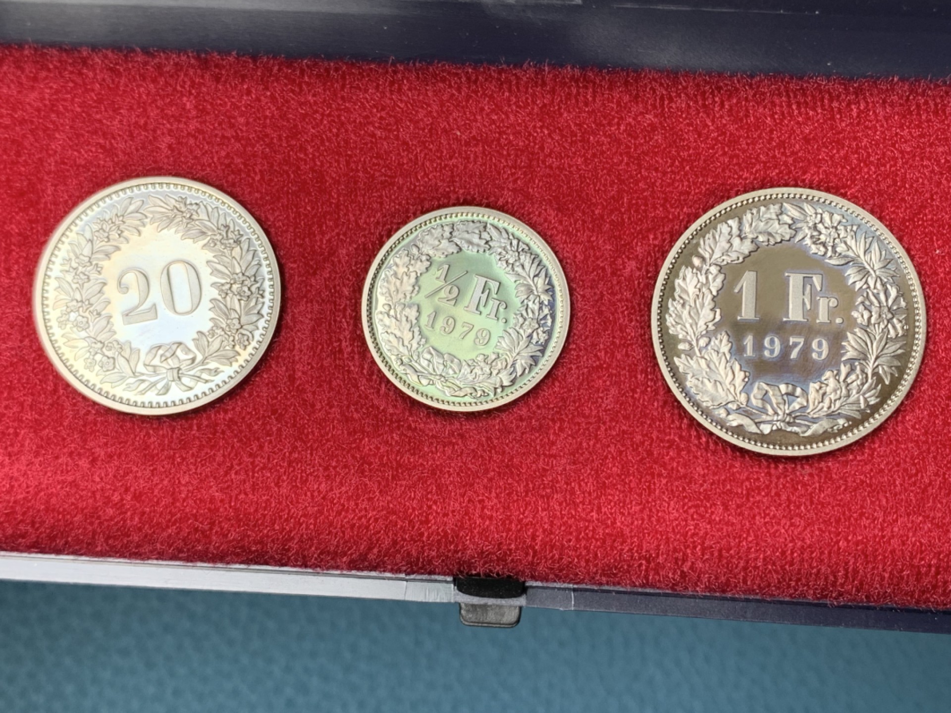 《竞宝斋》第154场-周日，周一，周四 3场 (全场包邮) 瑞士1979年 罕见长盒子包装 八枚套不同面 精制币 非常稀少