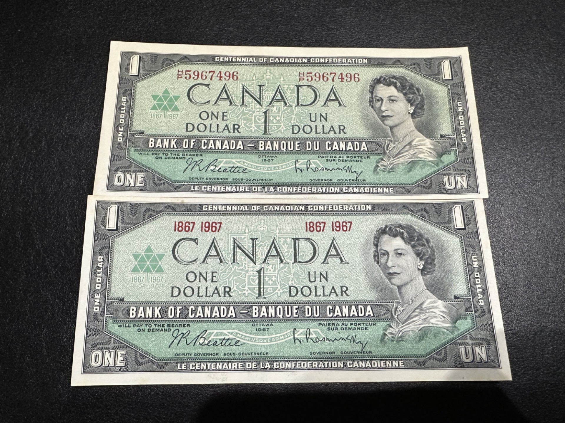《外钞收藏家》第二百六十一期（连拍第一场） 1967年加拿大1加元 两张 全新 荧光可忽略瑕疵