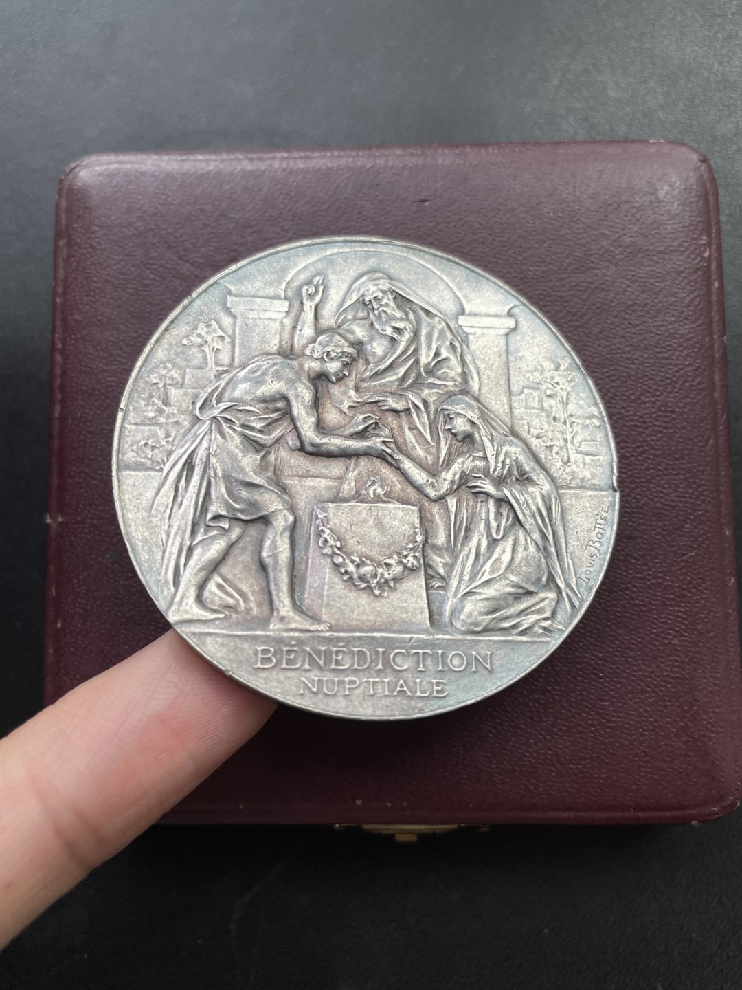 欧洲章牌-拍卖第20场 L.Bottee～法国婚礼原盒银章 （大版）