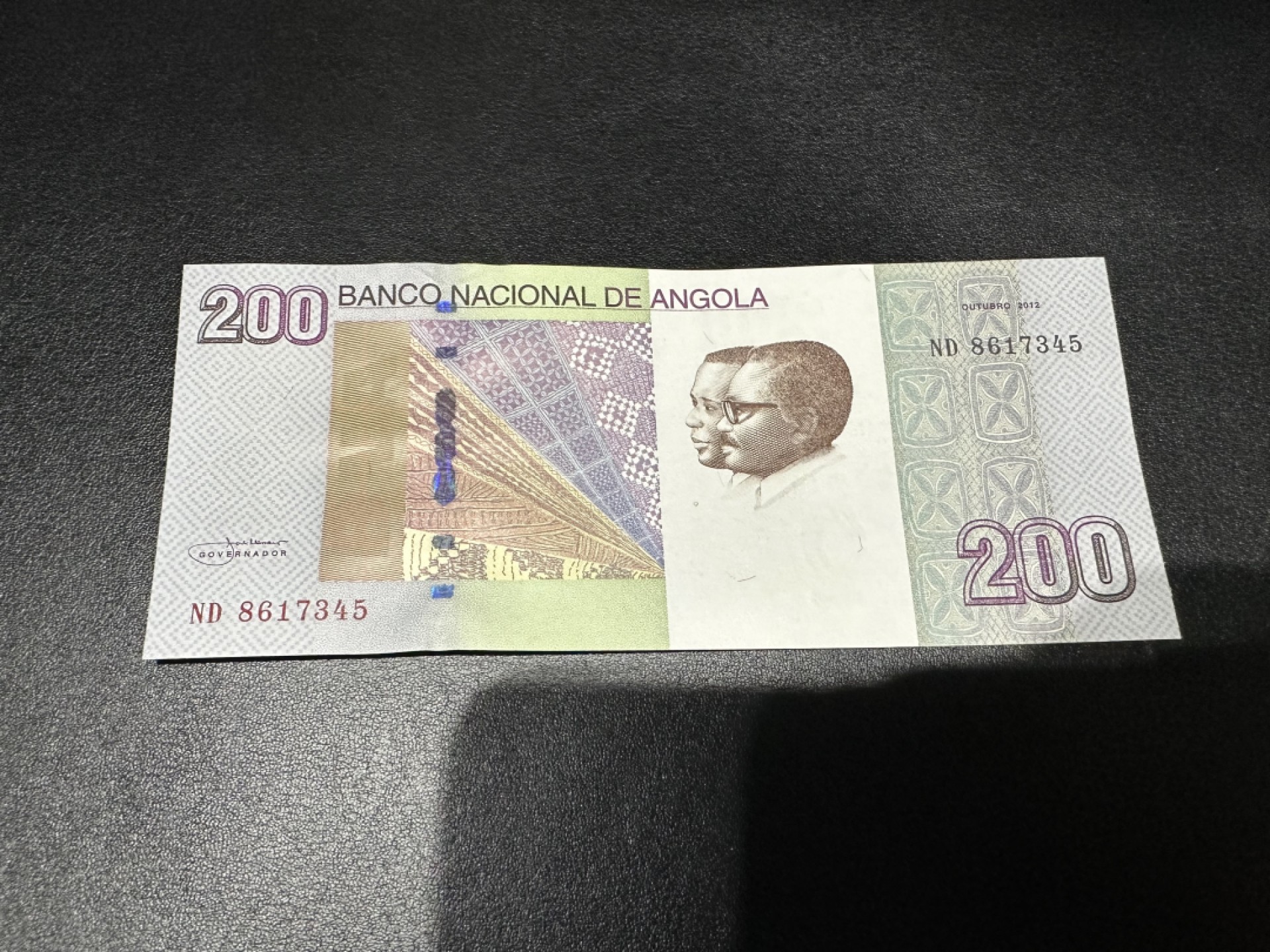 《外钞收藏家》第二百六十一期（连拍第一场） 2012年安哥拉200 全新UNC