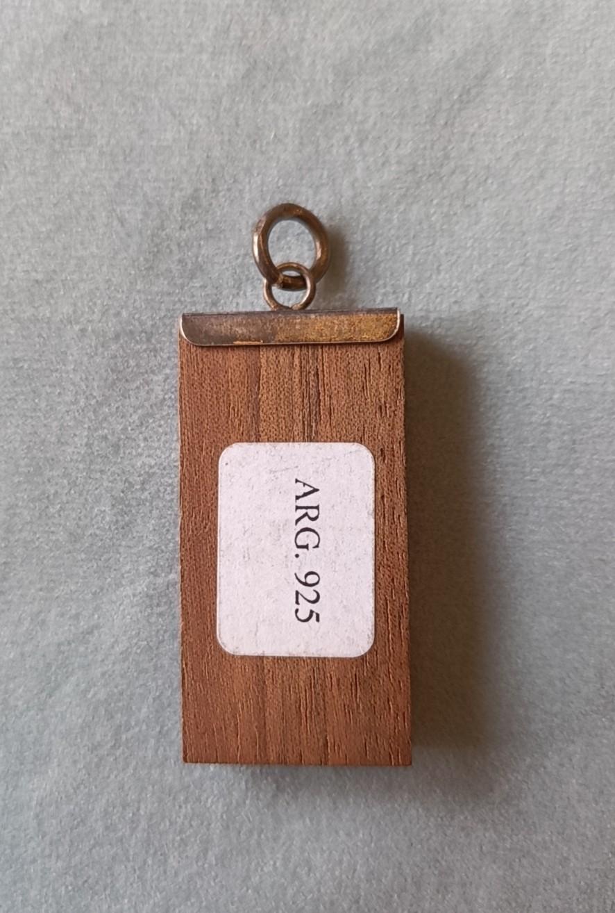 欧洲吊坠专场十一期 宗教银吊坠925银，木托，4x2cm