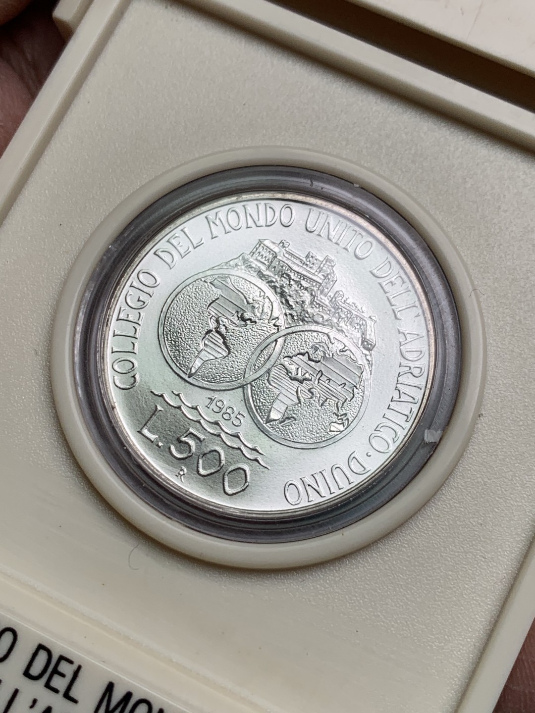 《竞宝斋》第154场-周日，周一，周四 3场 (全场包邮) 意大利1985年 双地球 500里拉银币 稀少版式