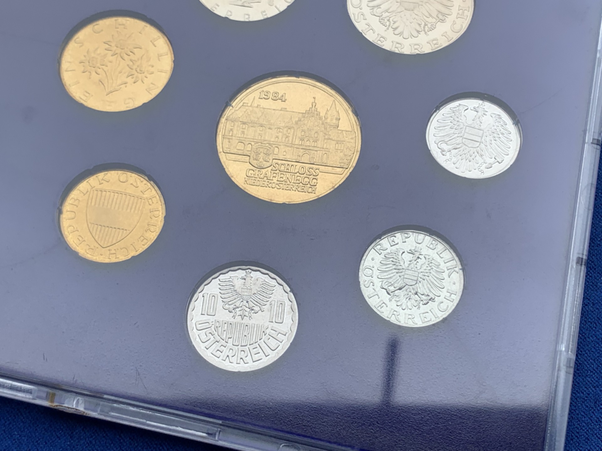 《竞宝斋》第154场-周日，周一，周四 3场 (全场包邮) 奥地利1984年 精制币八枚和一枚章