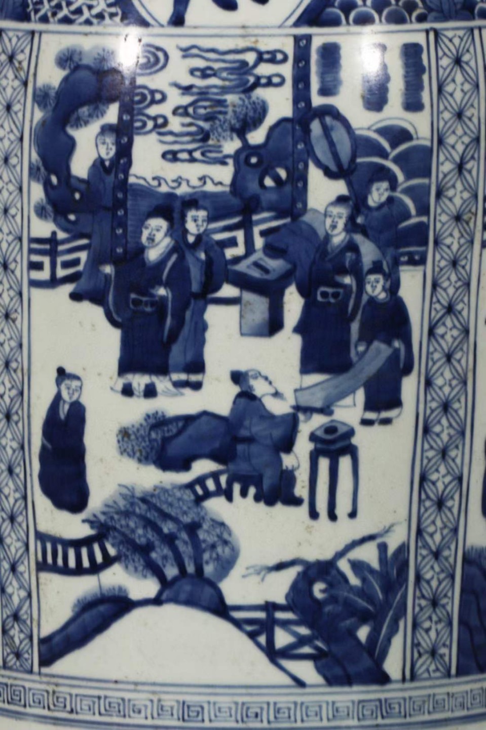 美品.款式“大明嘉靖年制”精工细作青花开窗人物纹桶瓶