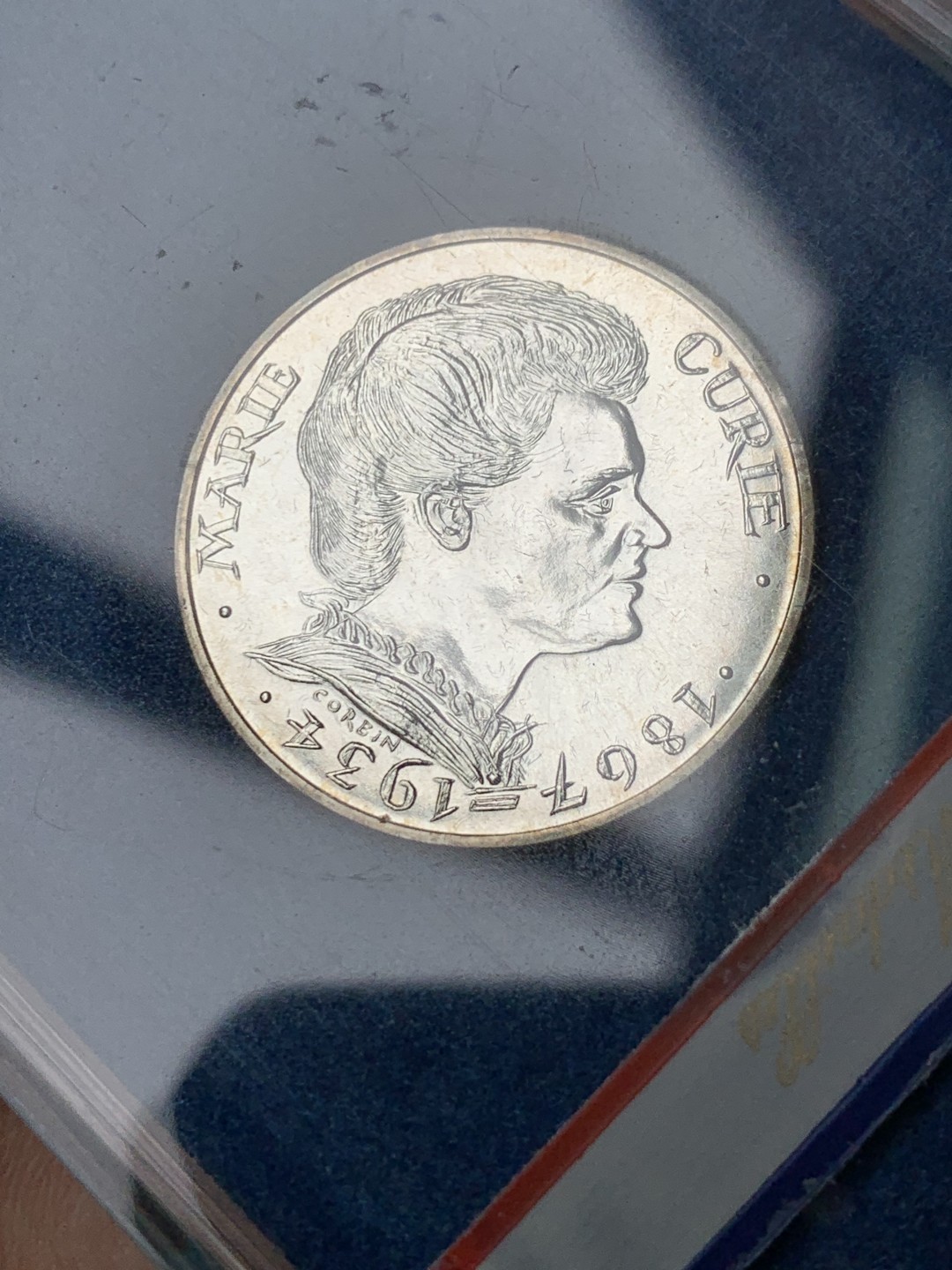 《竞宝斋》第154场-周日，周一，周四 3场 (全场包邮) 法国1984年 居里夫人 100法郎银币 带盒证书比较少见