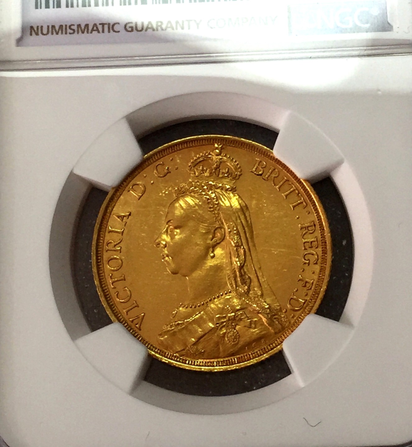 方圆集藏第三期专场 11235-NGC61分英国1887年维多利亚高冠马剑2索维林金币