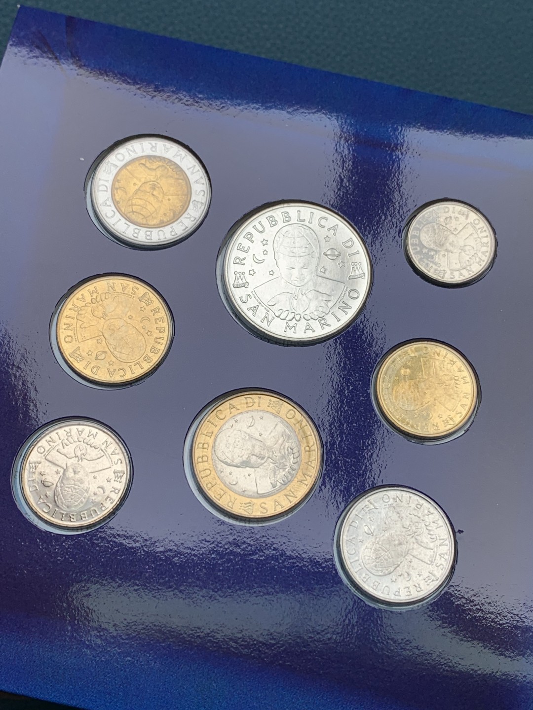 《竞宝斋》第154场-周日，周一，周四 3场 (全场包邮) 圣马力诺2000年 八枚套 其中最大的5000里拉是银币 