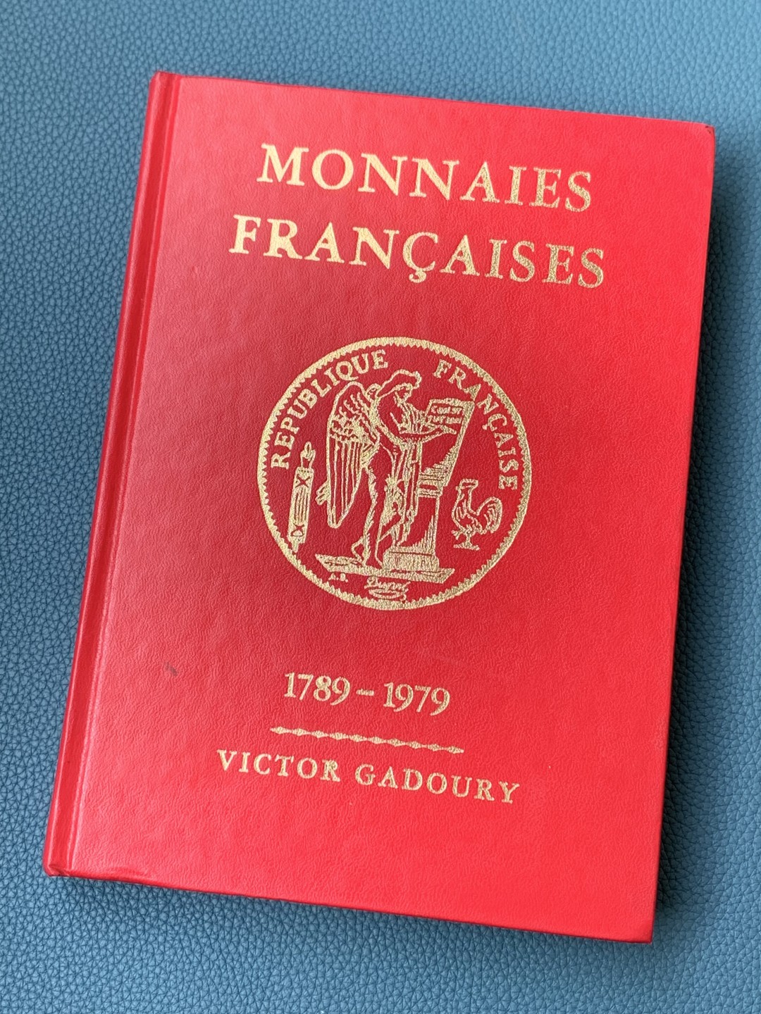 《竞宝斋》第154场-周日，周一，周四 3场 (全场包邮) 法国硬币红宝书《MONNAIES FRANCAISES》1979年版，半个世纪的文献级古董目录，好品相，本身即收藏品