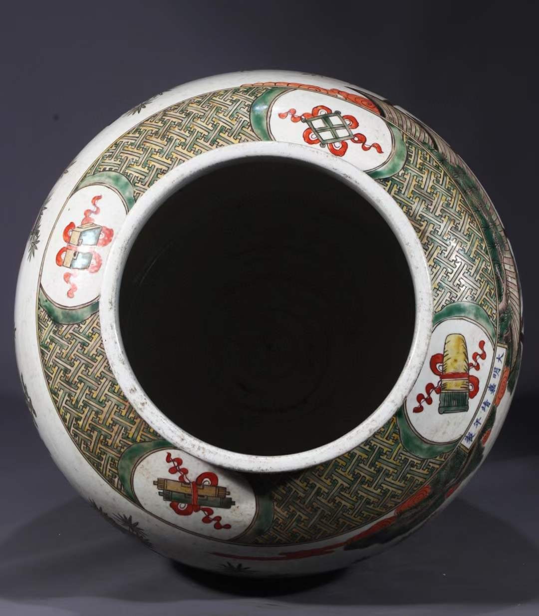 美品·款识“大明嘉靖年制”精工细作满工五彩通景人物故事纹罐。