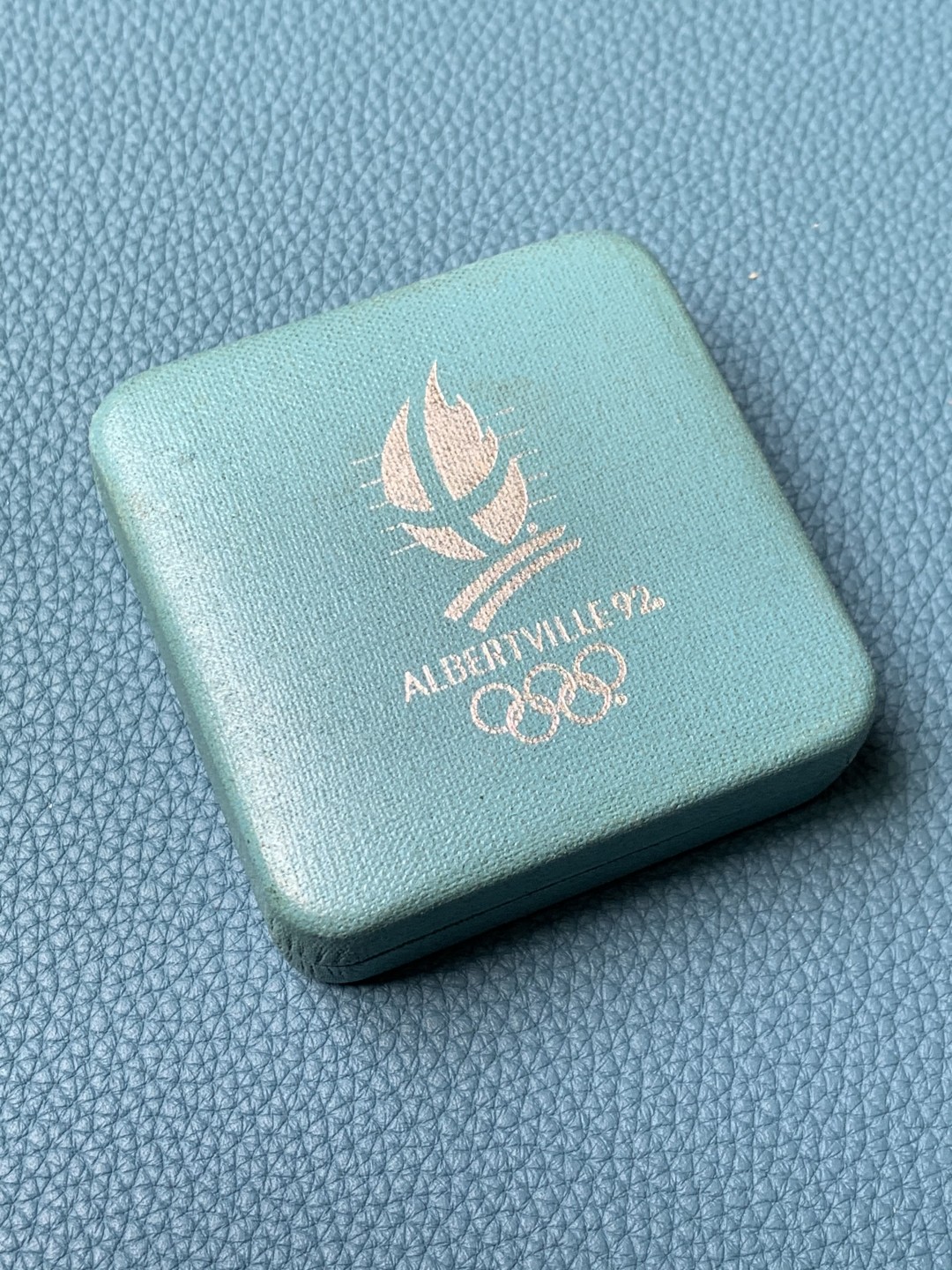 《竞宝斋》第154场-周日，周一，周四 3场 (全场包邮) 法国1990年 滑雪100法郎 精制大银币