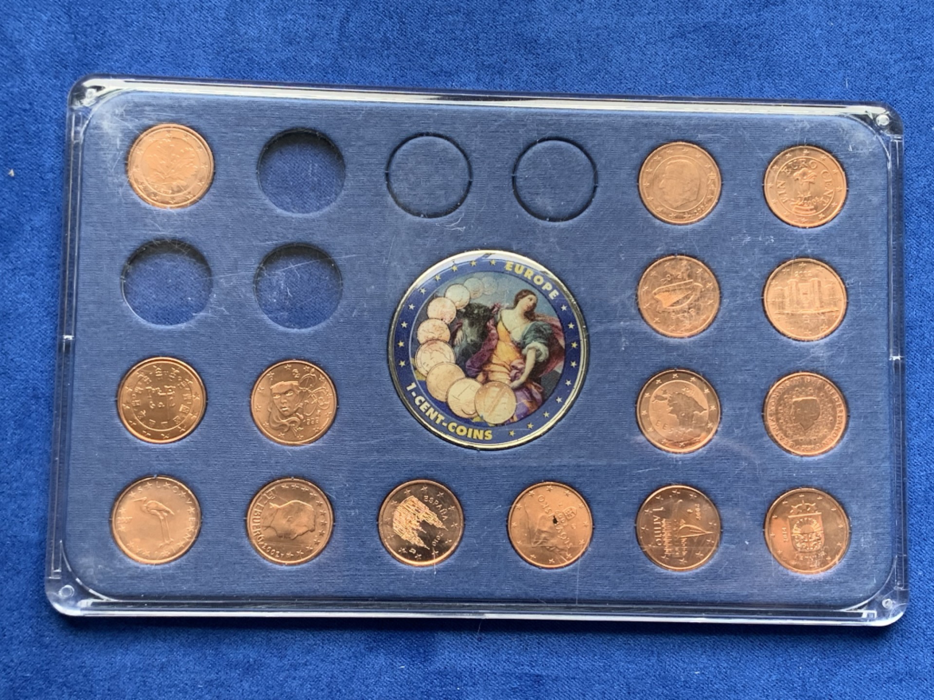 《竞宝斋》第154场-周日，周一，周四 3场 (全场包邮) 欧洲不同国家欧元一分硬币 十五枚一组 带彩色章一枚