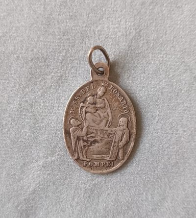 欧洲吊坠专场十一期 - 宗教银吊坠，2.1g可能为19世纪