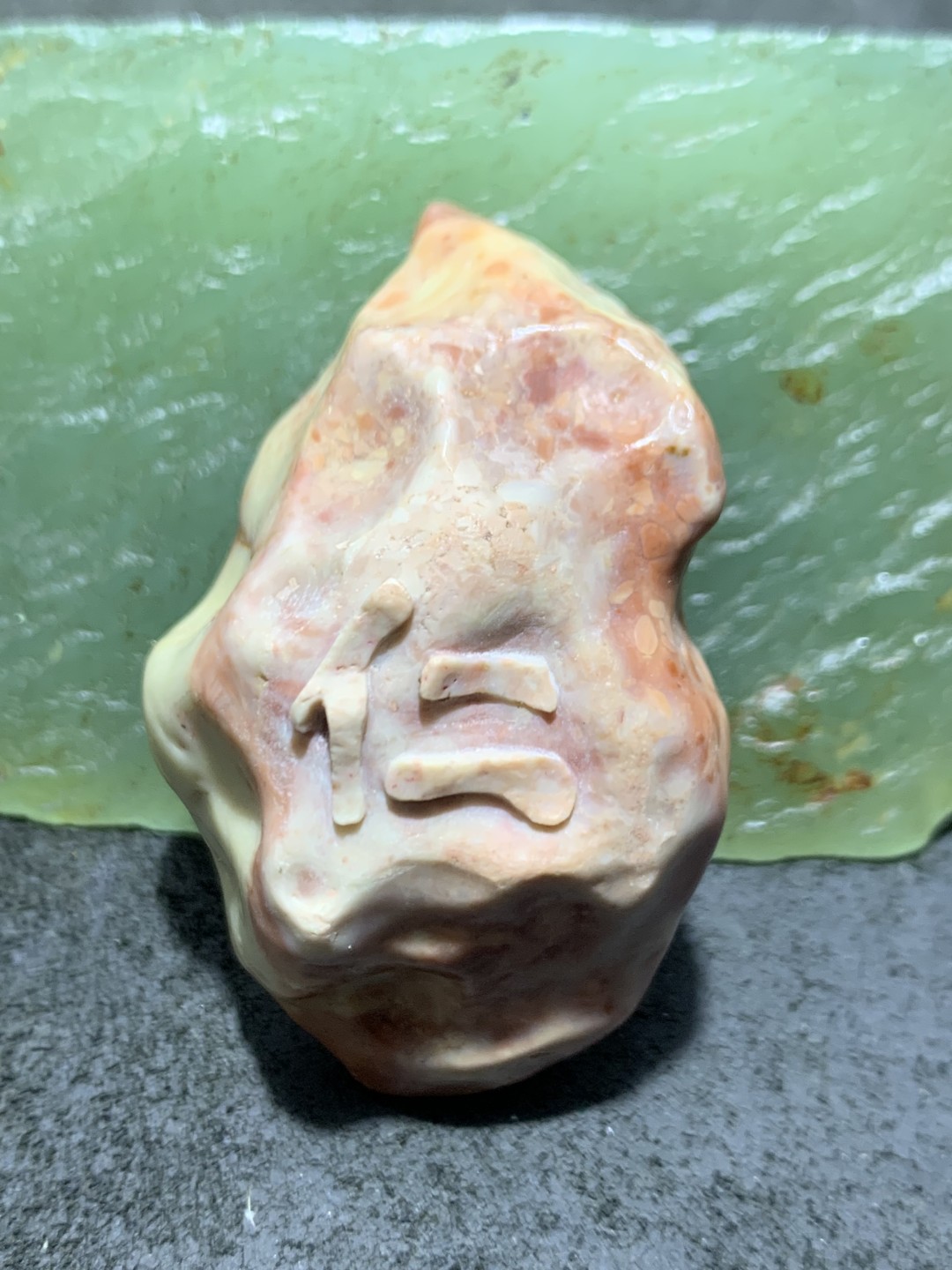 精美戈壁彩玉手工雕刻仁字把件（吊坠)一个！寓意：求仁得仁