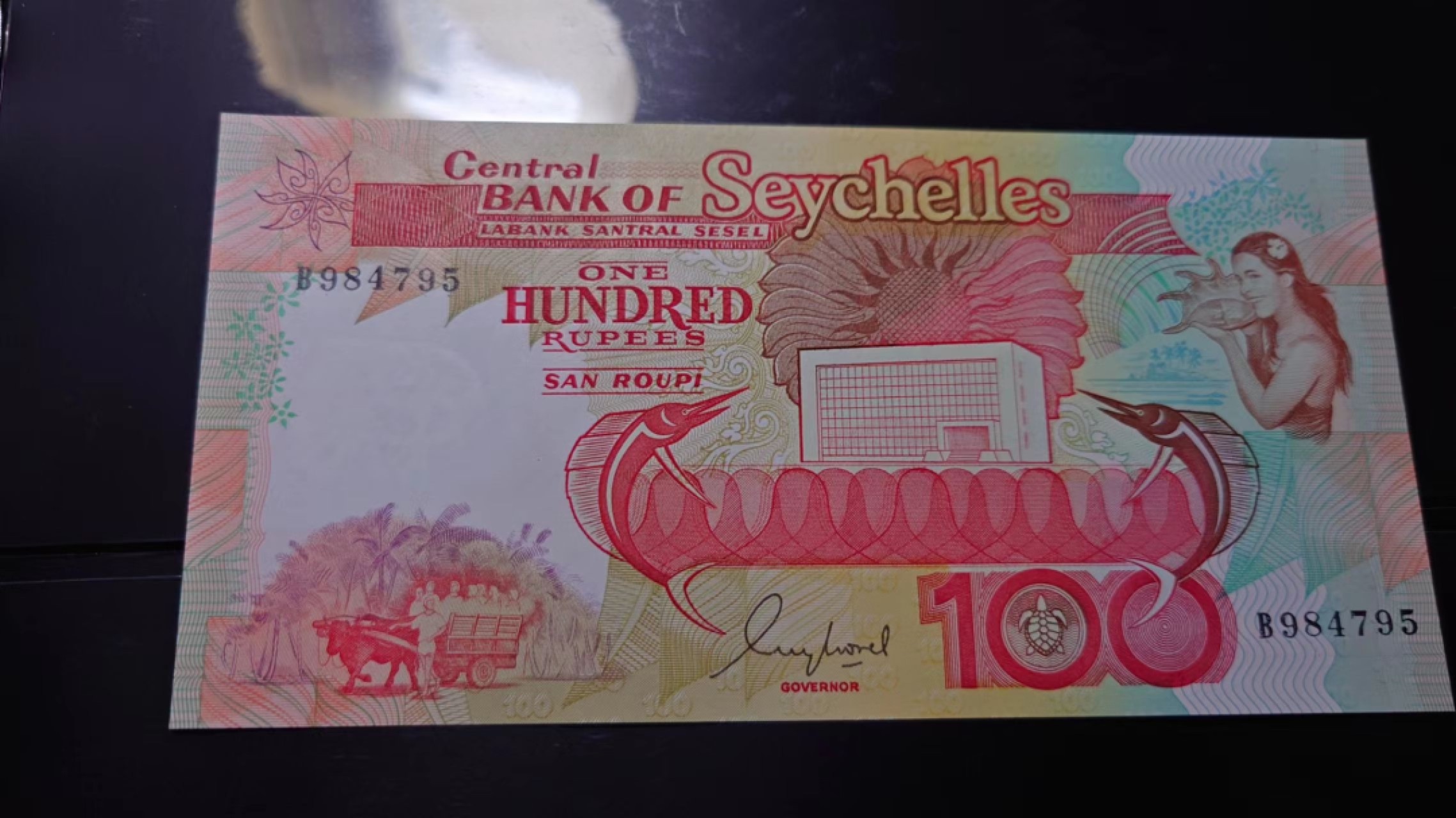 【世界钱币收藏】精选微拍第58期暨2023年第五期 新品裸钞评级币混合场 1989年塞舌尔100卢比 全新绝品尾号795