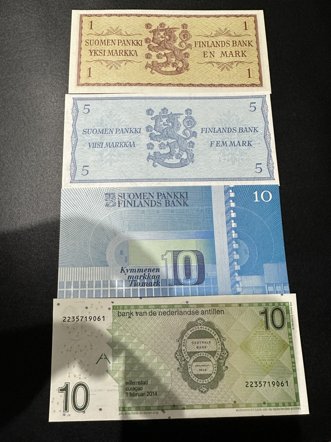 《外钞收藏家》第二百六十一期（连拍第一场） 荷属安第列斯+芬兰+芬兰老版 共四张 全新