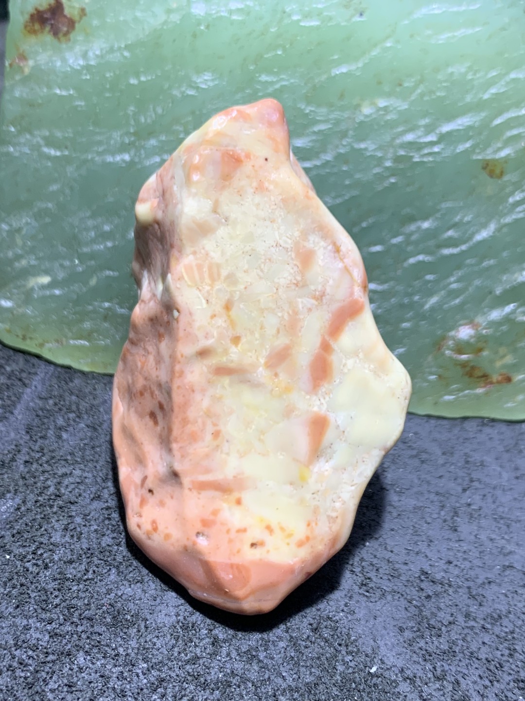 精美戈壁彩玉手工雕刻仁字把件（吊坠)一个！寓意：求仁得仁