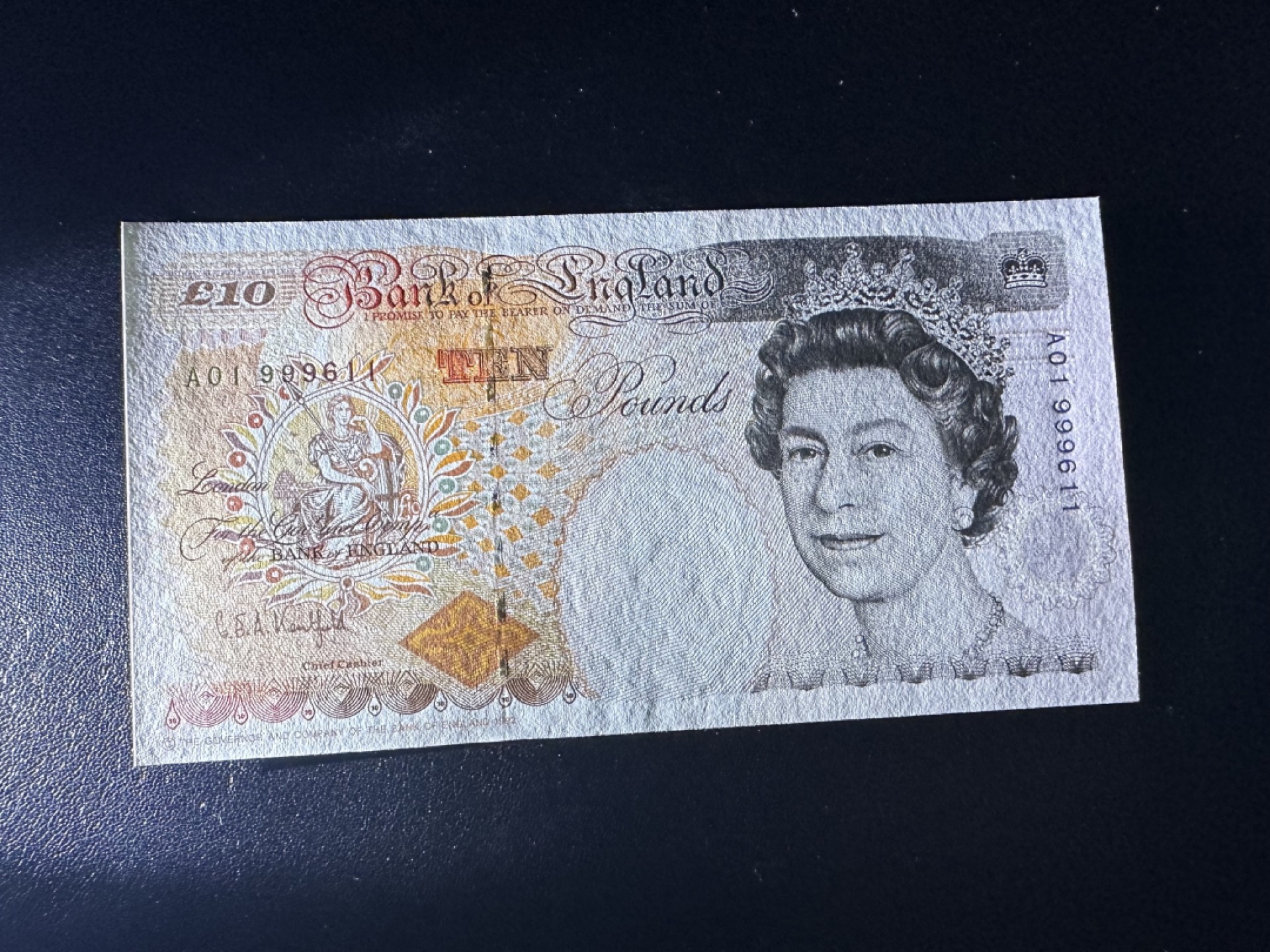 《外钞收藏家》第二百六十二期（连拍第二场） 英国E序列10镑 全新UNC A01首发冠 无47靓号