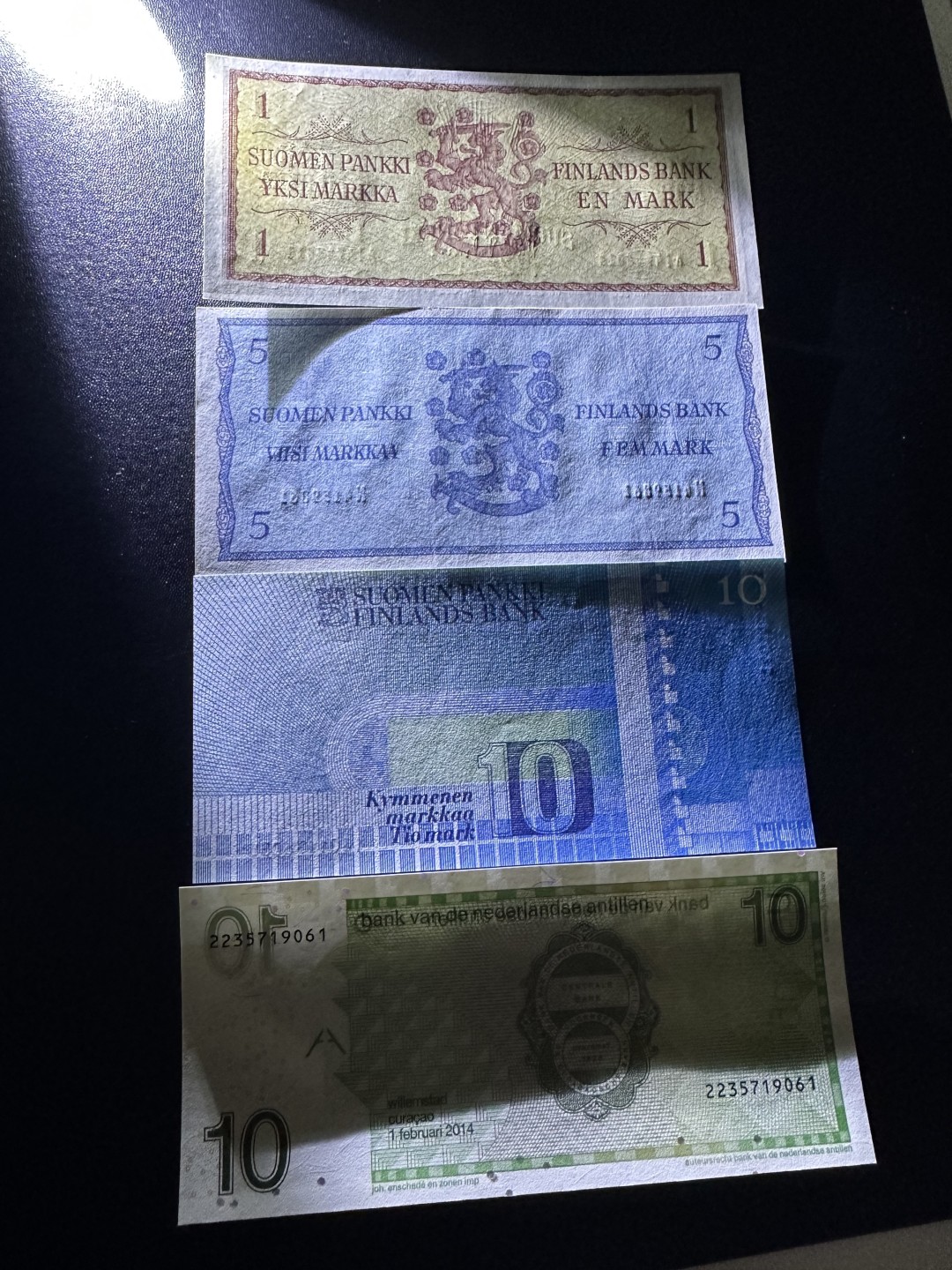 《外钞收藏家》第二百六十一期（连拍第一场） 荷属安第列斯+芬兰+芬兰老版 共四张 全新