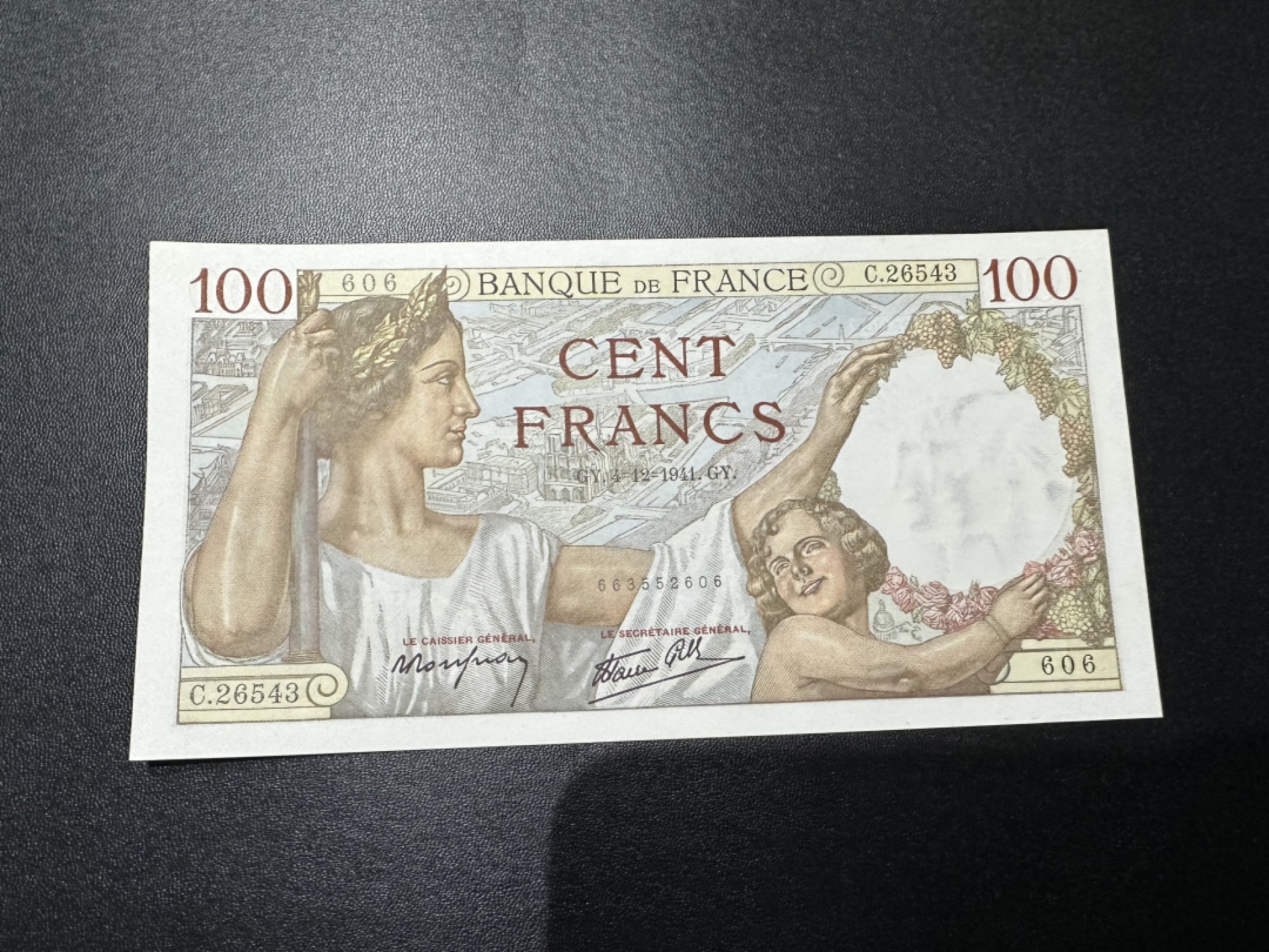 《外钞收藏家》第二百六十二期（连拍第二场） 法国100法郎纸币 大票幅1941-42年 UNC- 基本全新两个角小软折