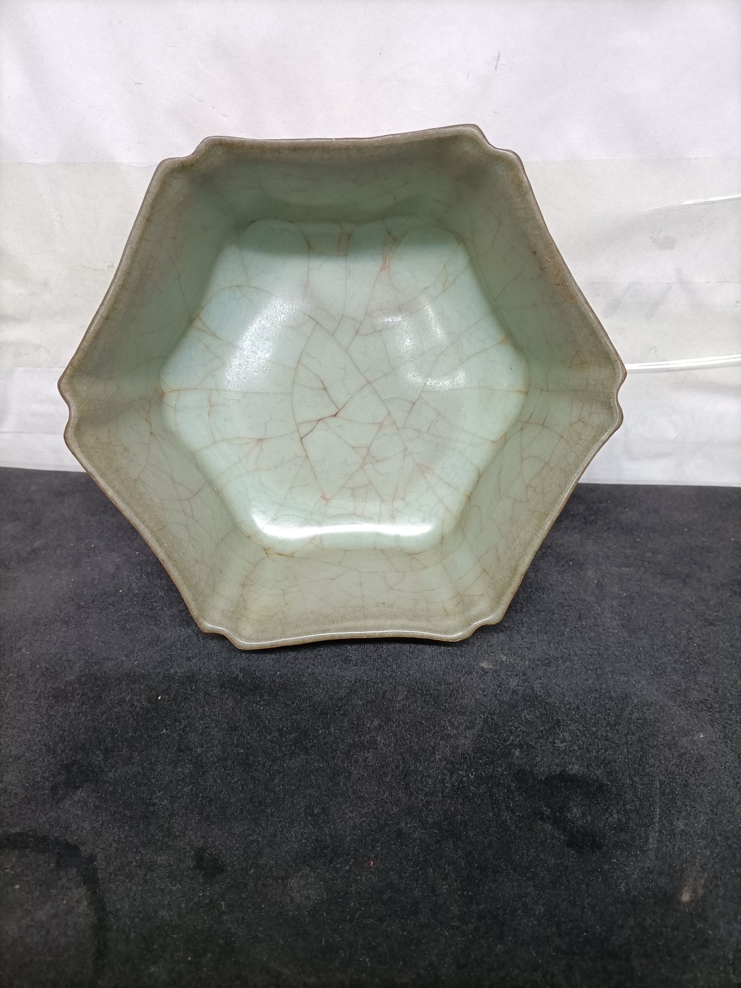 宋代官窑开片六边形碗