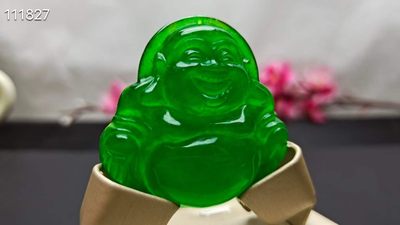冰种帝王绿翡翠弥勒佛挂件，整料雕刻，水头超好，完美 冰种帝王绿翡翠弥勒佛挂件，整料雕刻，水头超好，完美