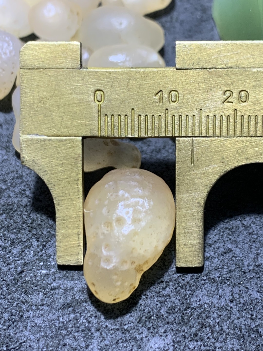 精美天然戈壁白玛瑙葫芦形原石一组，
