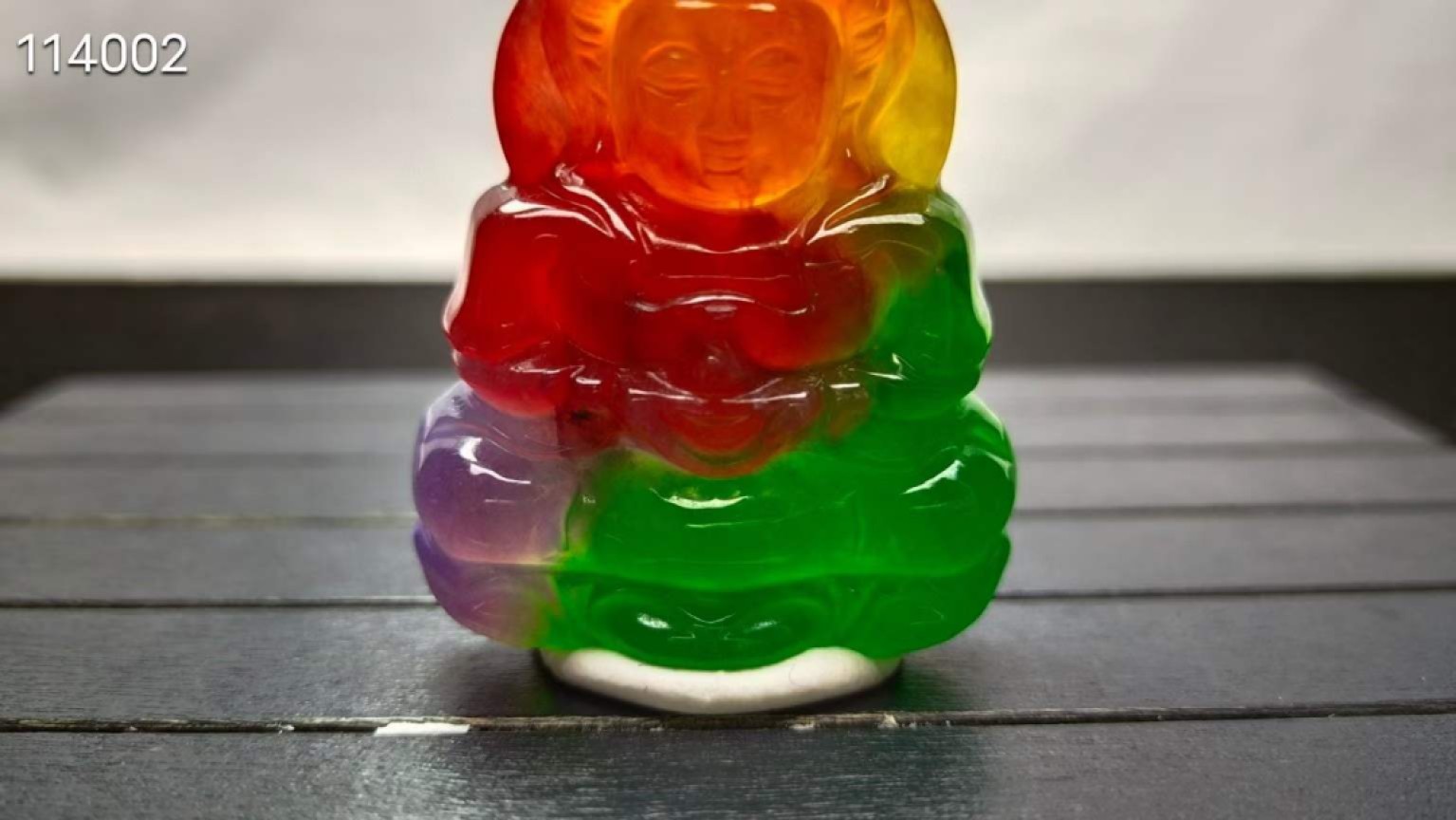 龙石种多彩翡翠观音挂件，整料雕刻，水头超好，超级完美