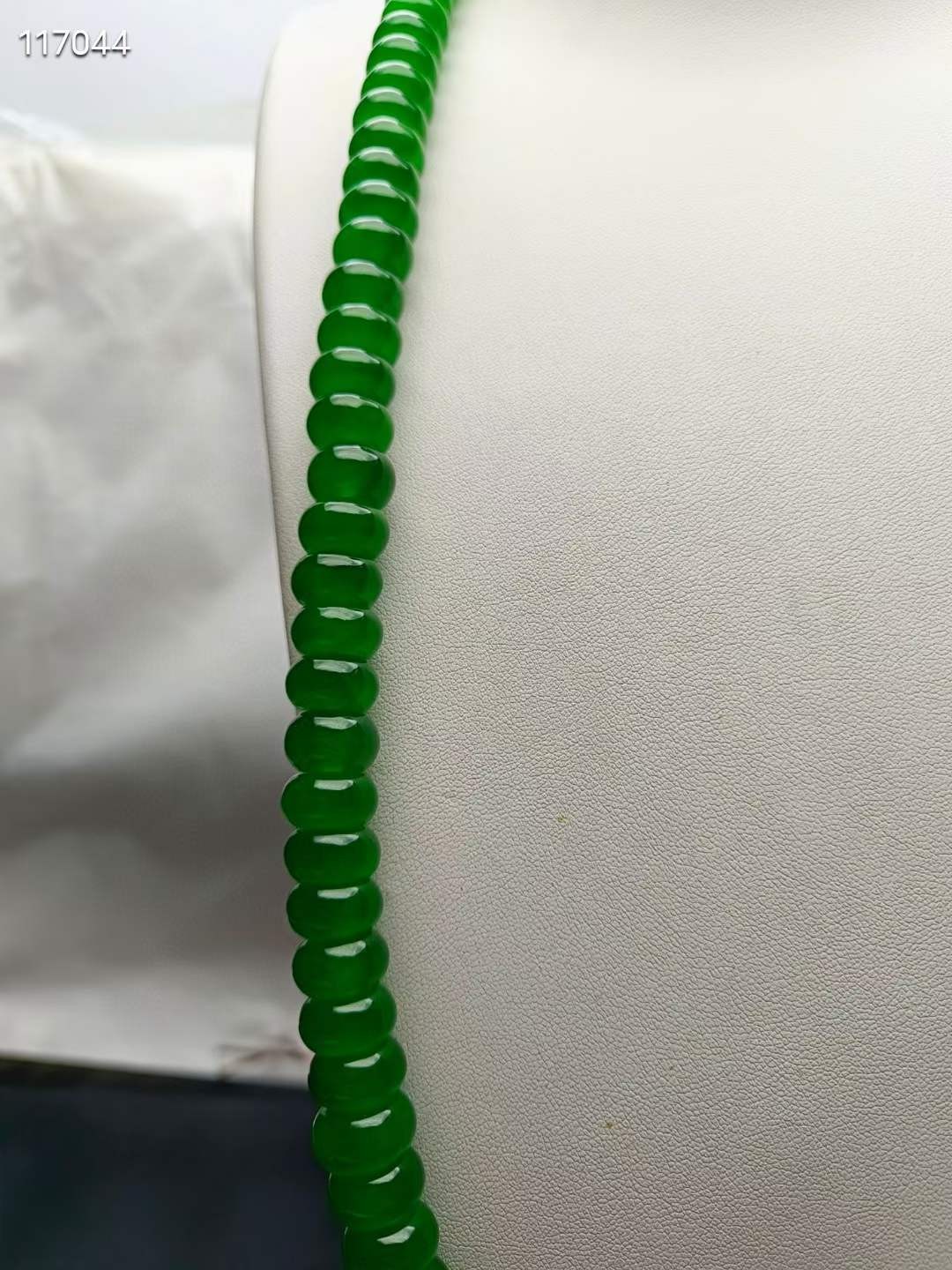 顶级龙石种祖母绿翡翠算盘珠佛珠108颗，珠子直径12mm，水头超好，超级完美