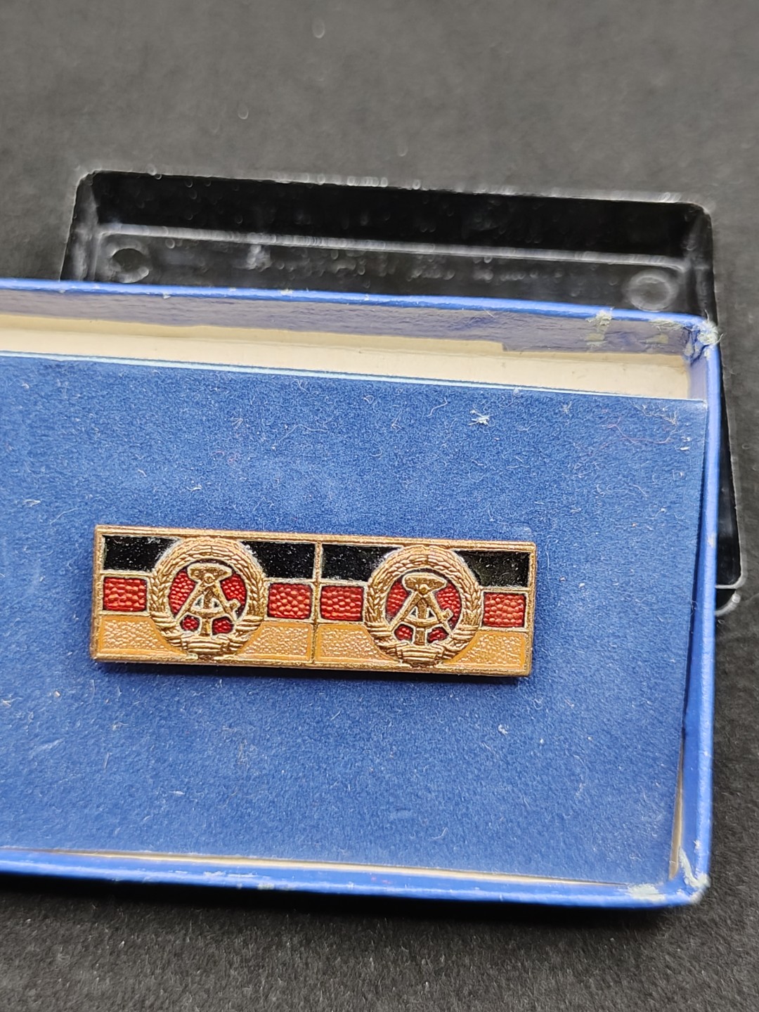 全场0元起拍 第48期 咸鱼国勋章拍卖专场 4月19日（周三）下午6：00开始 东德集体劳动荣誉称号奖章二次获得略章 早期珐琅