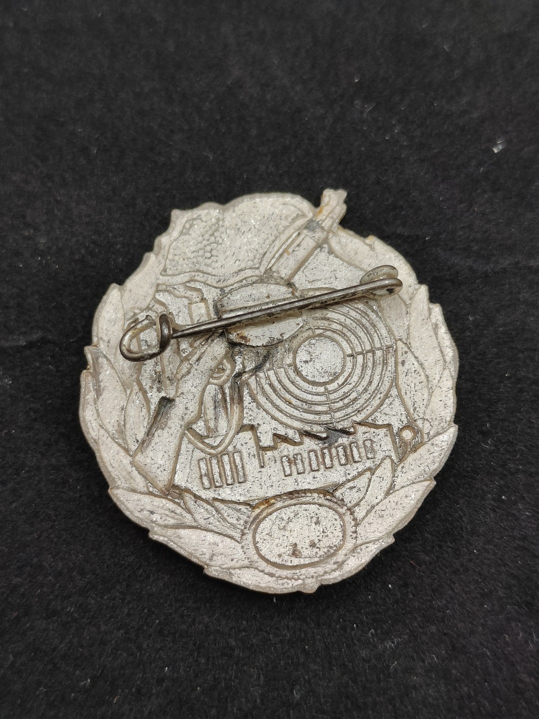 全场0元起拍 第48期 咸鱼国勋章拍卖专场 4月19日（周三）下午6：00开始 东德工战队射击技能章