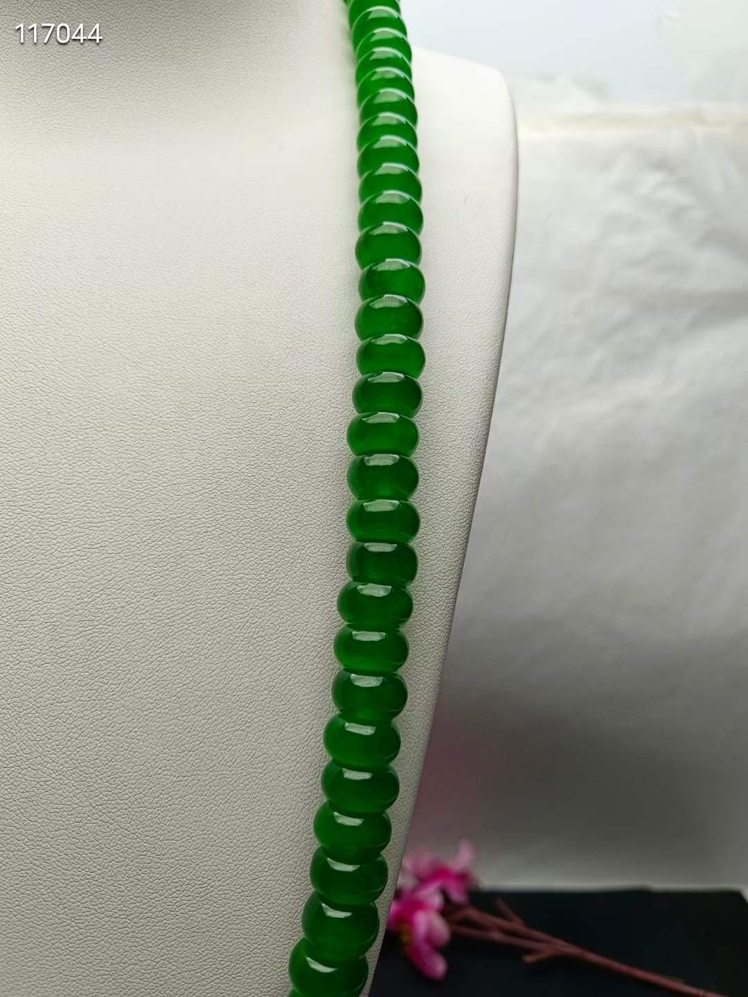 顶级龙石种祖母绿翡翠算盘珠佛珠108颗，珠子直径12mm，水头超好，超级完美