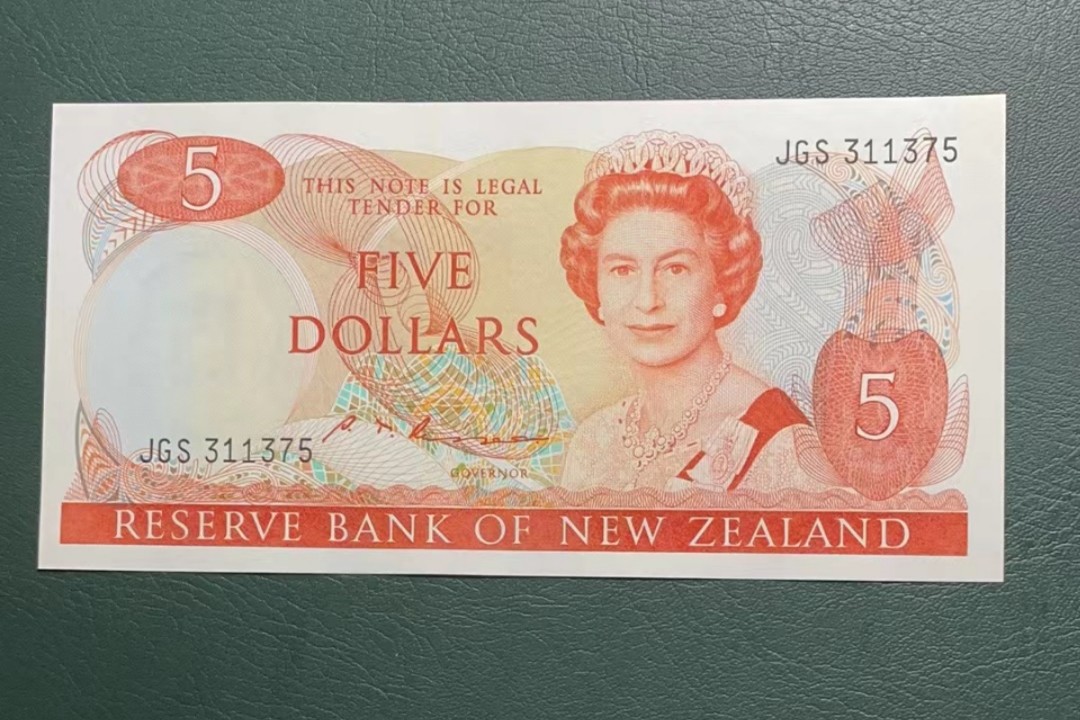 【世界钱币收藏】精选微拍第58期暨2023年第五期 新品裸钞评级币混合场 老版新西兰5元纸币 全新绝品无4尾号375