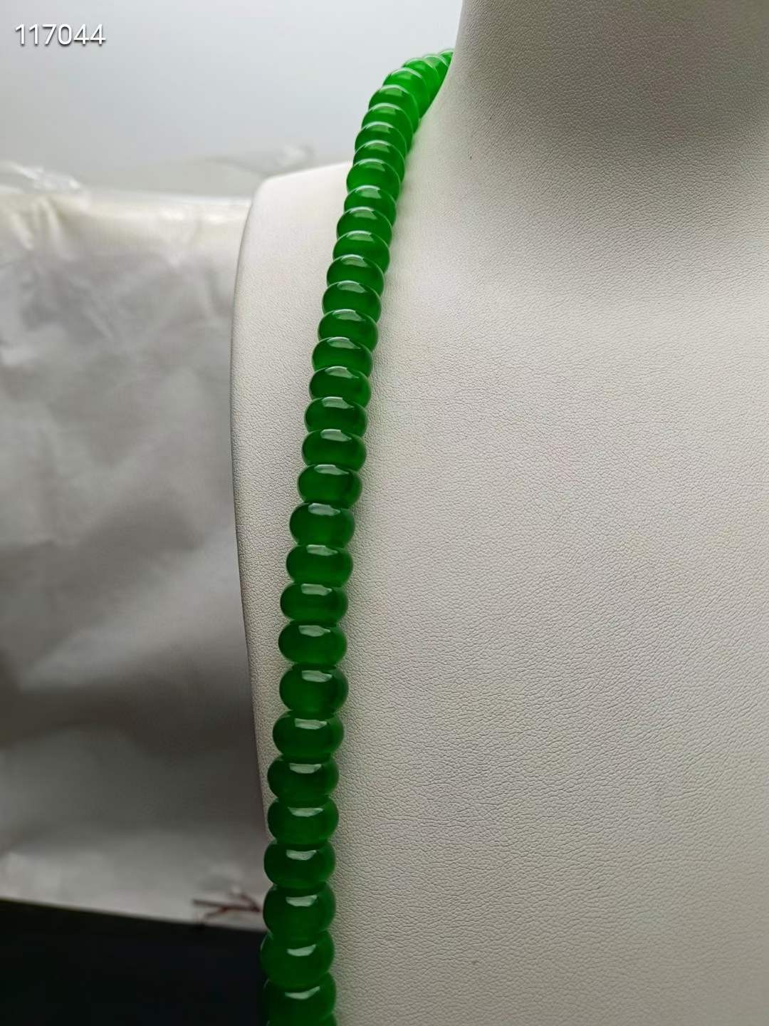 顶级龙石种祖母绿翡翠算盘珠佛珠108颗，珠子直径12mm，水头超好，超级完美