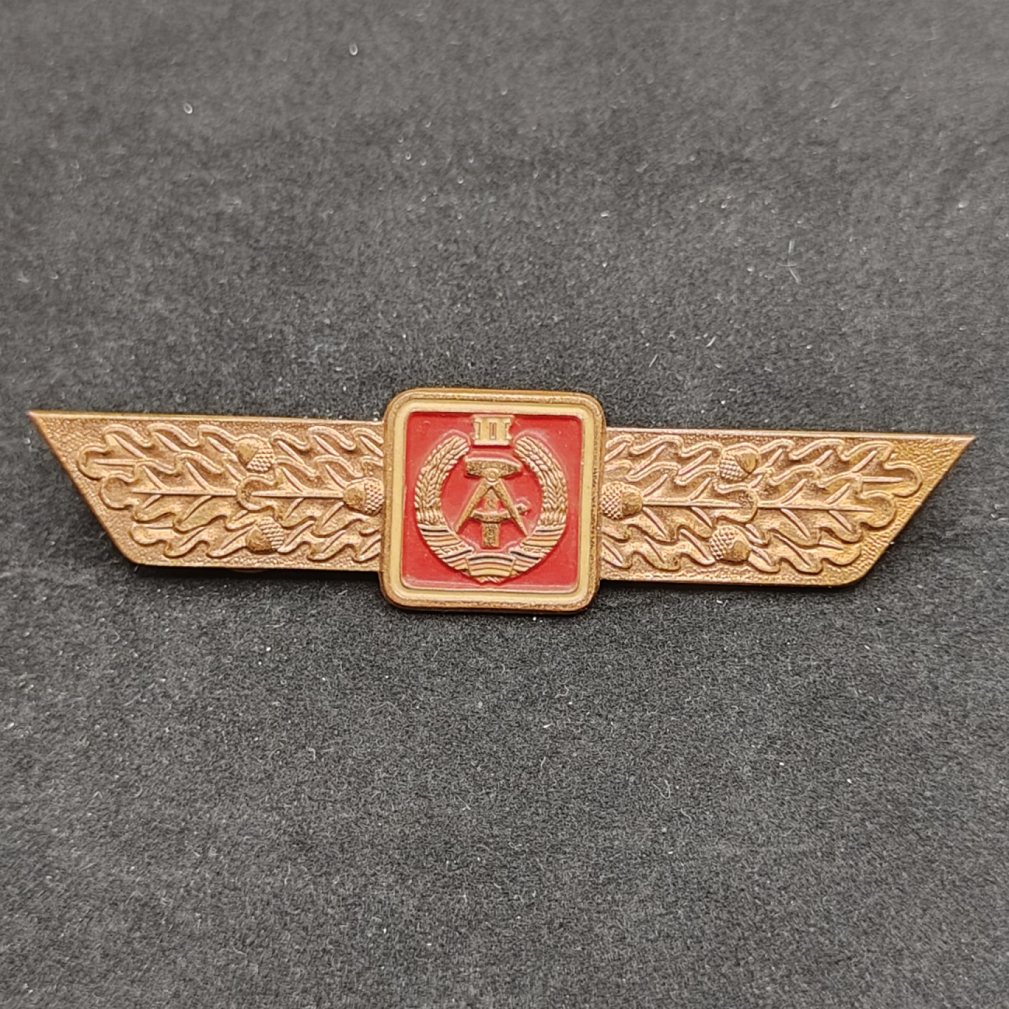 全场0元起拍 第48期 咸鱼国勋章拍卖专场 4月19日（周三）下午6：00开始 东德63版通用技能章