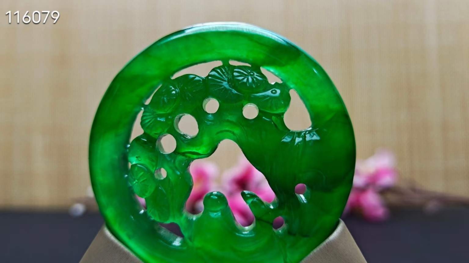 龙石种帝王绿翡翠“悟道”挂件，整料雕刻，水头超好，超级完美
