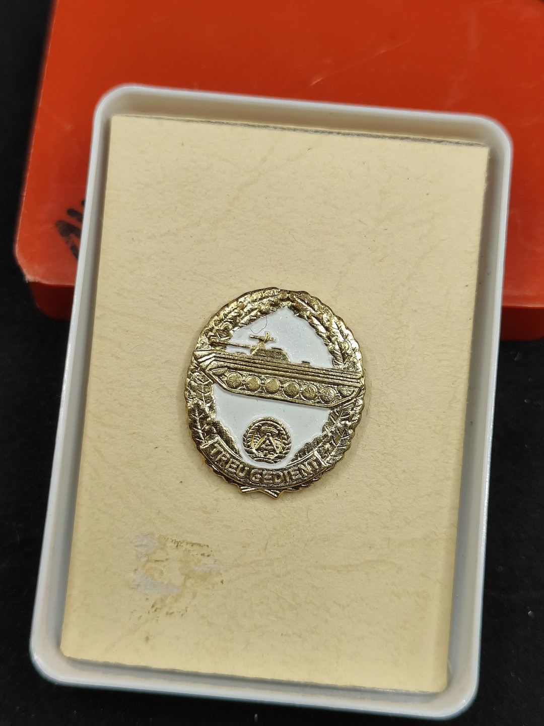 全场0元起拍 第48期 咸鱼国勋章拍卖专场 4月19日（周三）下午6：00开始 东德末期90实验版陆军预备役证章