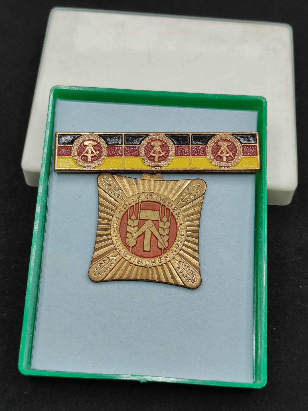 全场0元起拍 第48期 咸鱼国勋章拍卖专场 4月19日（周三）下午6：00开始 东德集体劳动荣誉称号奖章 三次获得