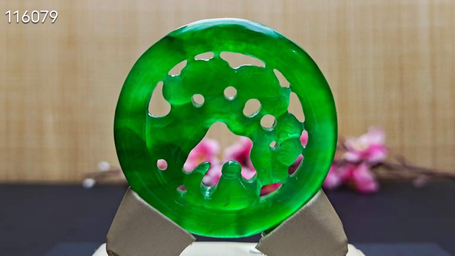 龙石种帝王绿翡翠“悟道”挂件，整料雕刻，水头超好，超级完美