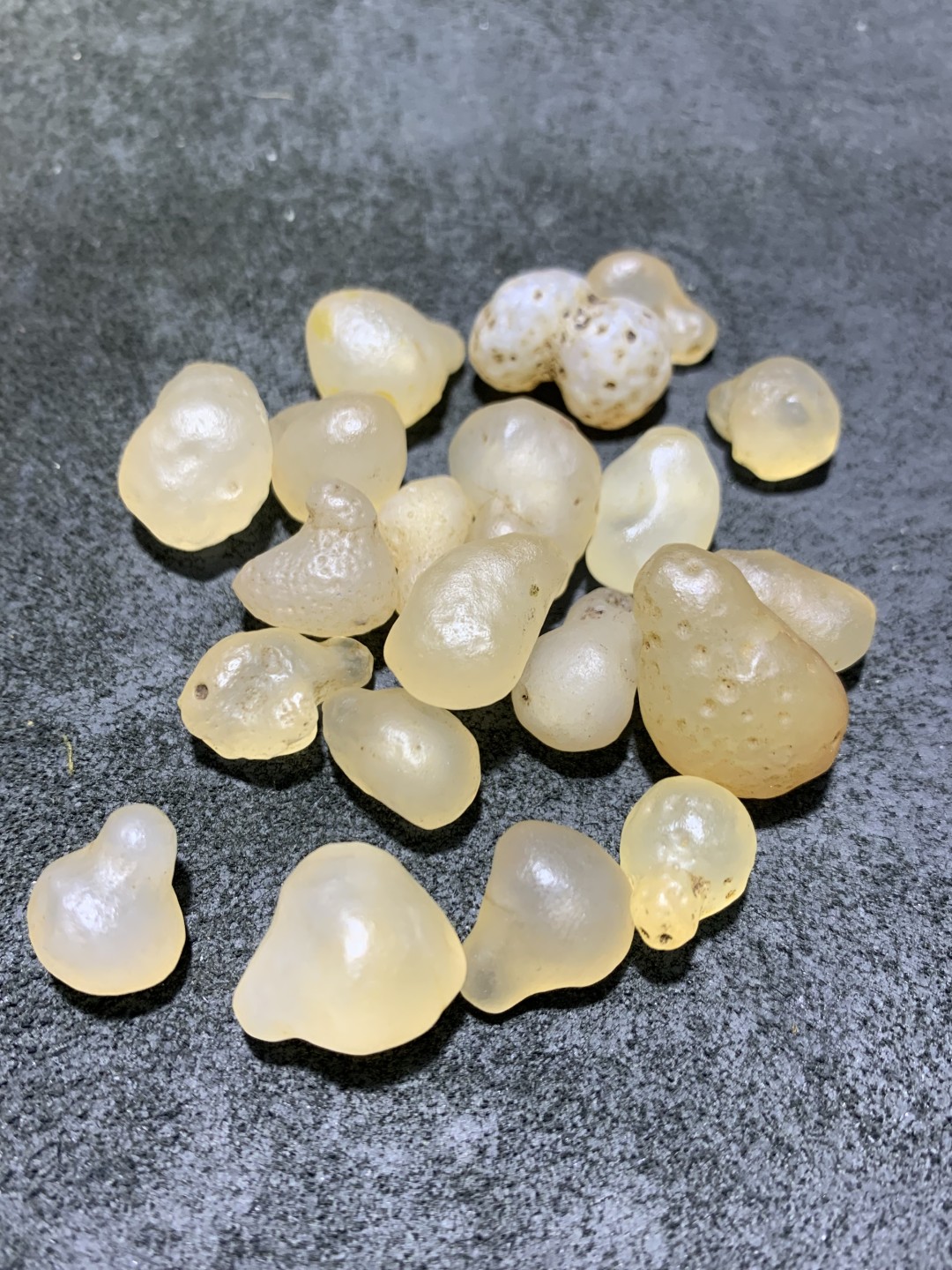 精美天然戈壁白玛瑙葫芦形原石一组，