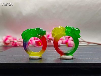 顶级龙石种多彩翡翠雕花马鞍戒指，水头超好，超级完美，整料雕刻 顶级龙石种多彩翡翠雕花马鞍戒指，水头超好，超级完美，整料雕刻