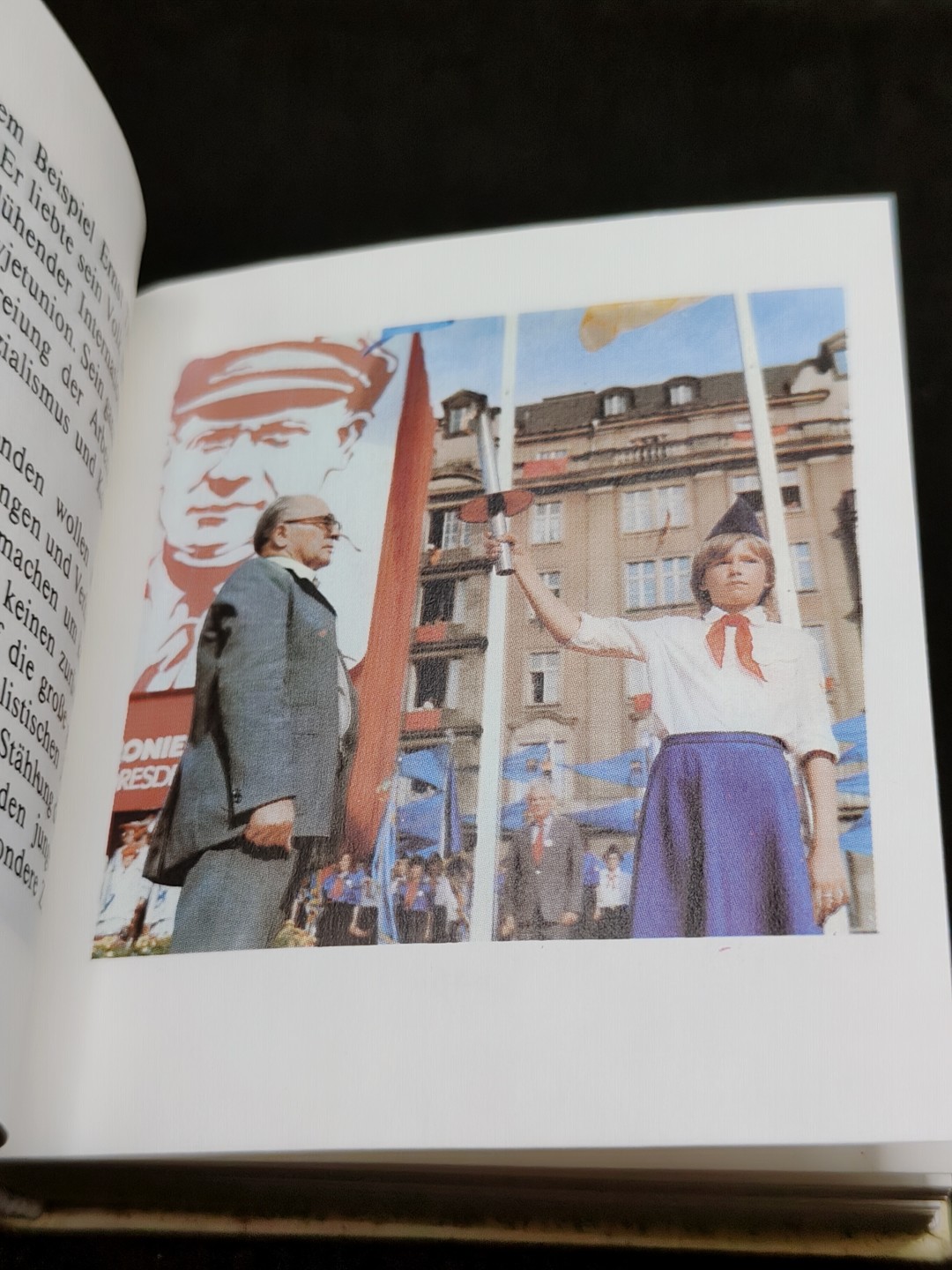 全场0元起拍 第48期 咸鱼国勋章拍卖专场 4月19日（周三）下午6：00开始 东德fdj迷你书 350页左右