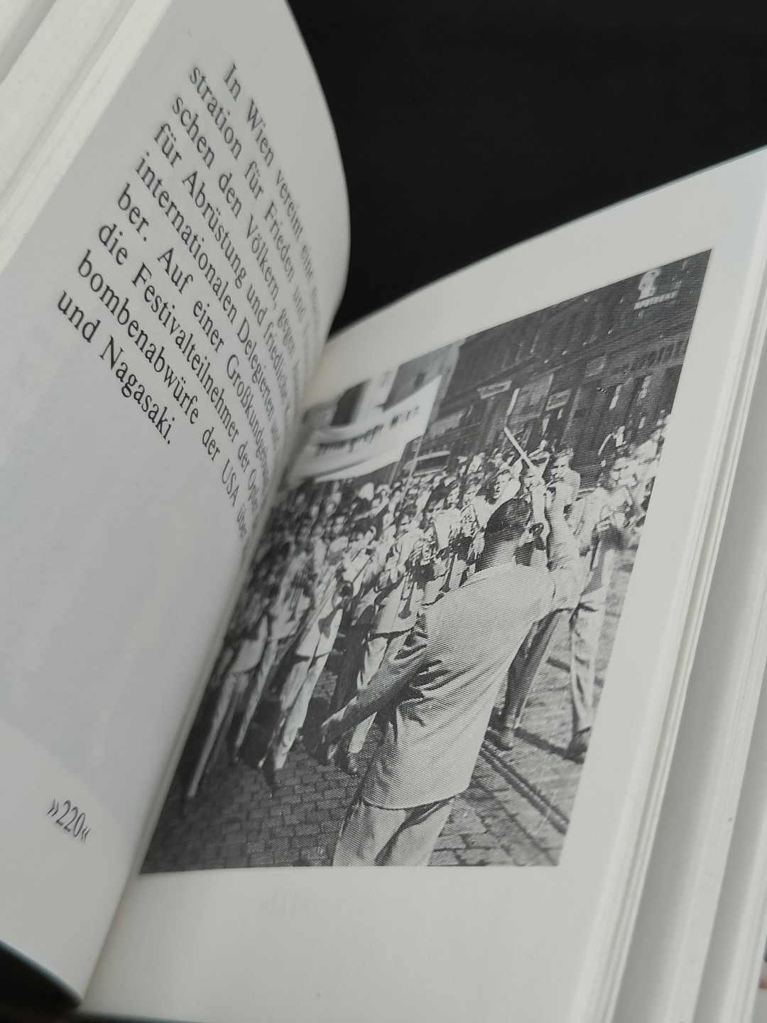 全场0元起拍 第48期 咸鱼国勋章拍卖专场 4月19日（周三）下午6：00开始 东德fdj迷你书 350页左右
