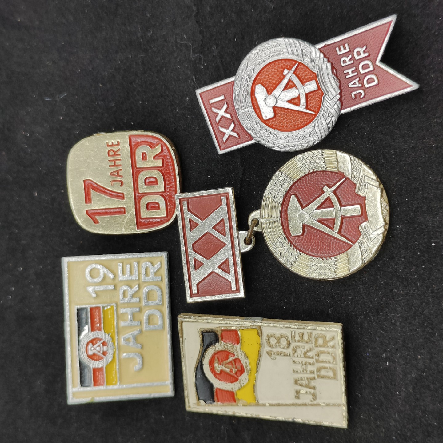 全场0元起拍 第48期 咸鱼国勋章拍卖专场 4月19日（周三）下午6：00开始 东德建国17-21纪念章一组