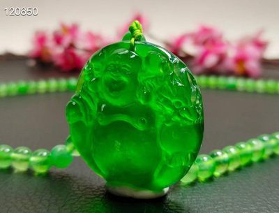 顶级龙石种帝王绿翡翠弥勒佛项链，整料雕刻，水头超好，超级完美，重100克 顶级龙石种帝王绿翡翠弥勒佛项链，整料雕刻，水头超好，超级完美，重100克