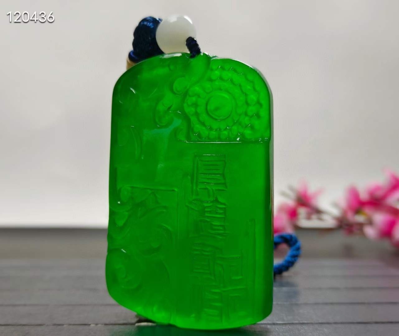 顶级龙石种帝王绿翡翠手把件，水头超好，整料雕刻，超级完美，重98克